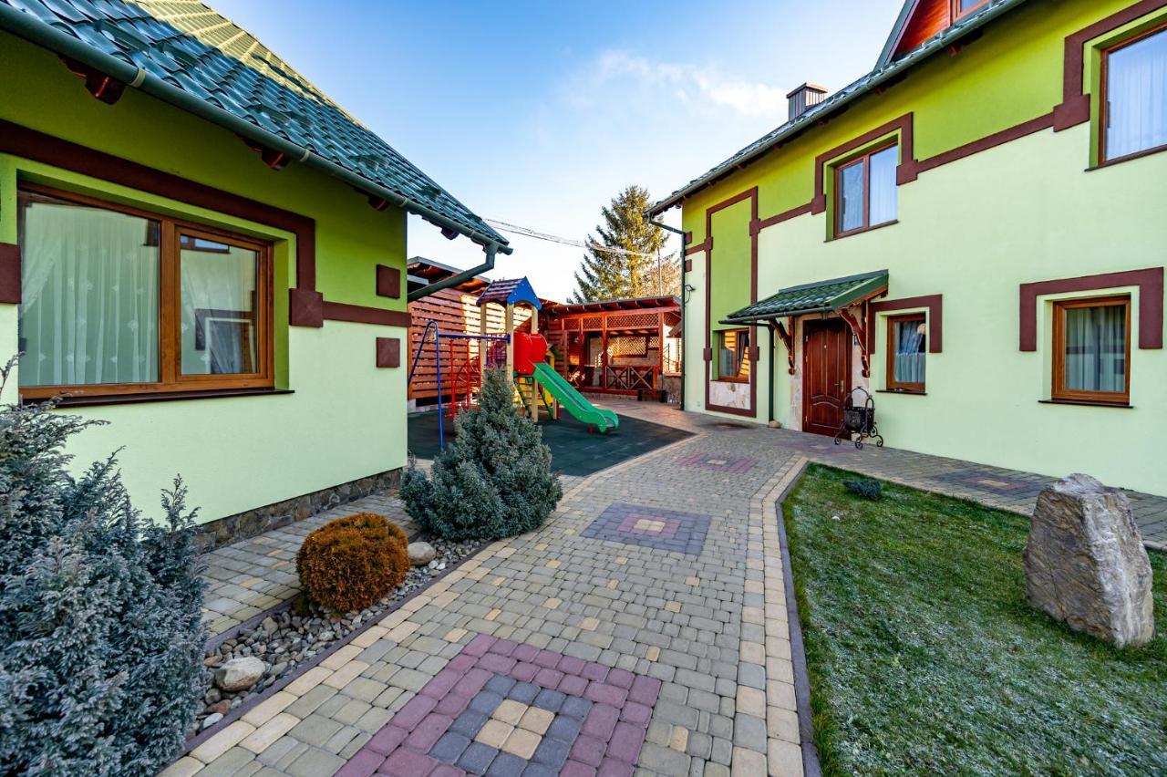 Emerald House Mykulychyn Extérieur photo